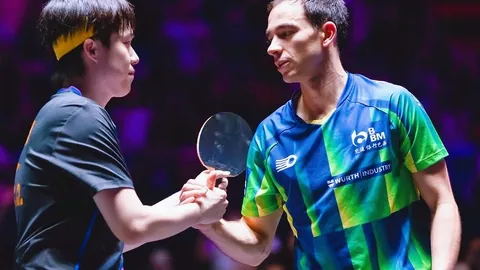 “亚冬会短道速滑女子1000米预赛角逐”